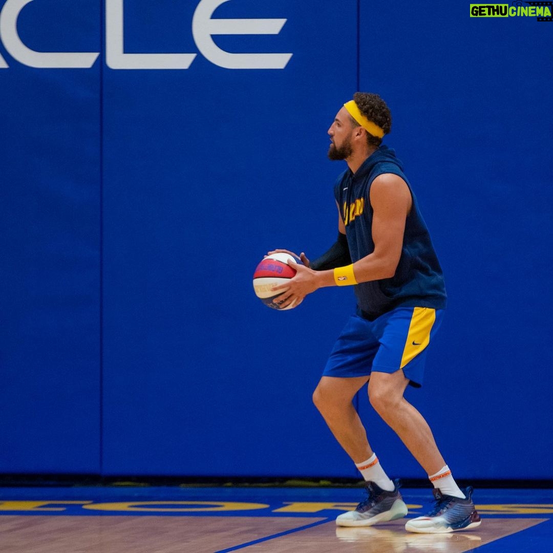 Klay Thompson - 406.9K Likes - We goin full Jackie moon this year #klaythompcornershot #lovemesexy