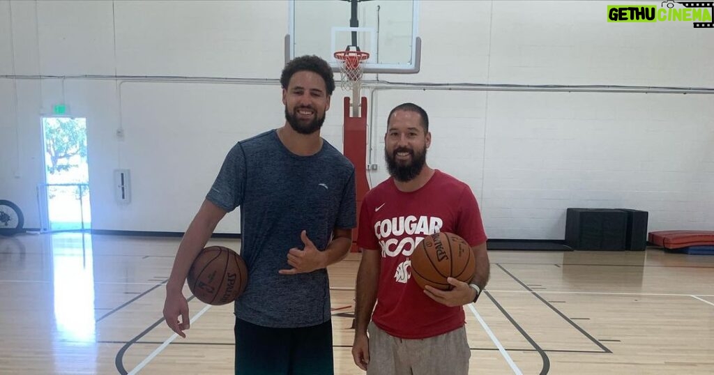 Klay Thompson Instagram - If it wasn’t for D low and weave’s play at wazzu, I never would of been a Coug . These 2 took wazzu hoops to back 2 back NCAA appearances and a sweet 16 (while smacking UW and Gonzaga along the way 😂) 2 of the greatest to ever do it in Pullman ! @wsucougarmbb