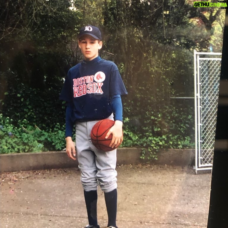 Klay Thompson Instagram - Happy opening day, love baseball season ! @mlb Fun fact : my favorite team growing up was the Bo Sox . Pedro, Nomar, Manny and Big papi, those were my guys ! Portland, Oregon