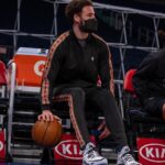 Klay Thompson Instagram - I love the Garden . The history of the greatest sports woman/men & entertainers who have performed here is incredible . Kobe’s 61 is the first thing that comes to my mind . Can’t wait to get back here and make it rain ☔️ 👌🏽 Madison Square Garden, New York