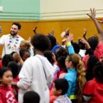 Klay Thompson Instagram - We ended the toy drive with a Q & A. “Is steph curry coming ?” . Thank god big bro picked up the FaceTime it woulda been anarchy up in assembly hall 😤🙃🤣🤣 #lifeintheshadows #itsrealniceactually #foundapalmtree #namedherdynasty