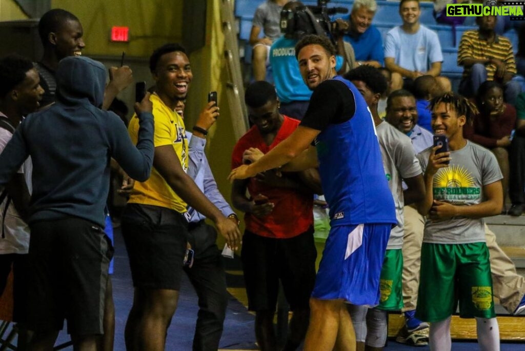 Klay Thompson Instagram - #TBT In da 242 it’s no blood no foul ! 🇧🇸 😂 🙅🏽‍♂️ #saynotoflopping @bbfbasketball @thompsonfamilyfoundation P.s. there’s nothing that compares to Bahamian waters! Sir Kendal G.L. Issacs Gymnasium