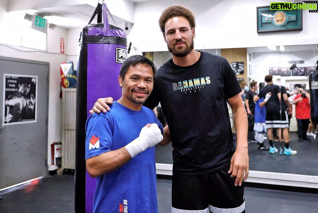 Klay Thompson - 430.6K Likes - Manny told me he’d teach me how to fight if I teach him how to shoot I think that’s a fair deal 🥊 🏀 👌🏽 😂
Thanks for letting me watch you work @mannypacquiao . I haven’t been that juiced leaving the gym in a long time !
#ANTAgang