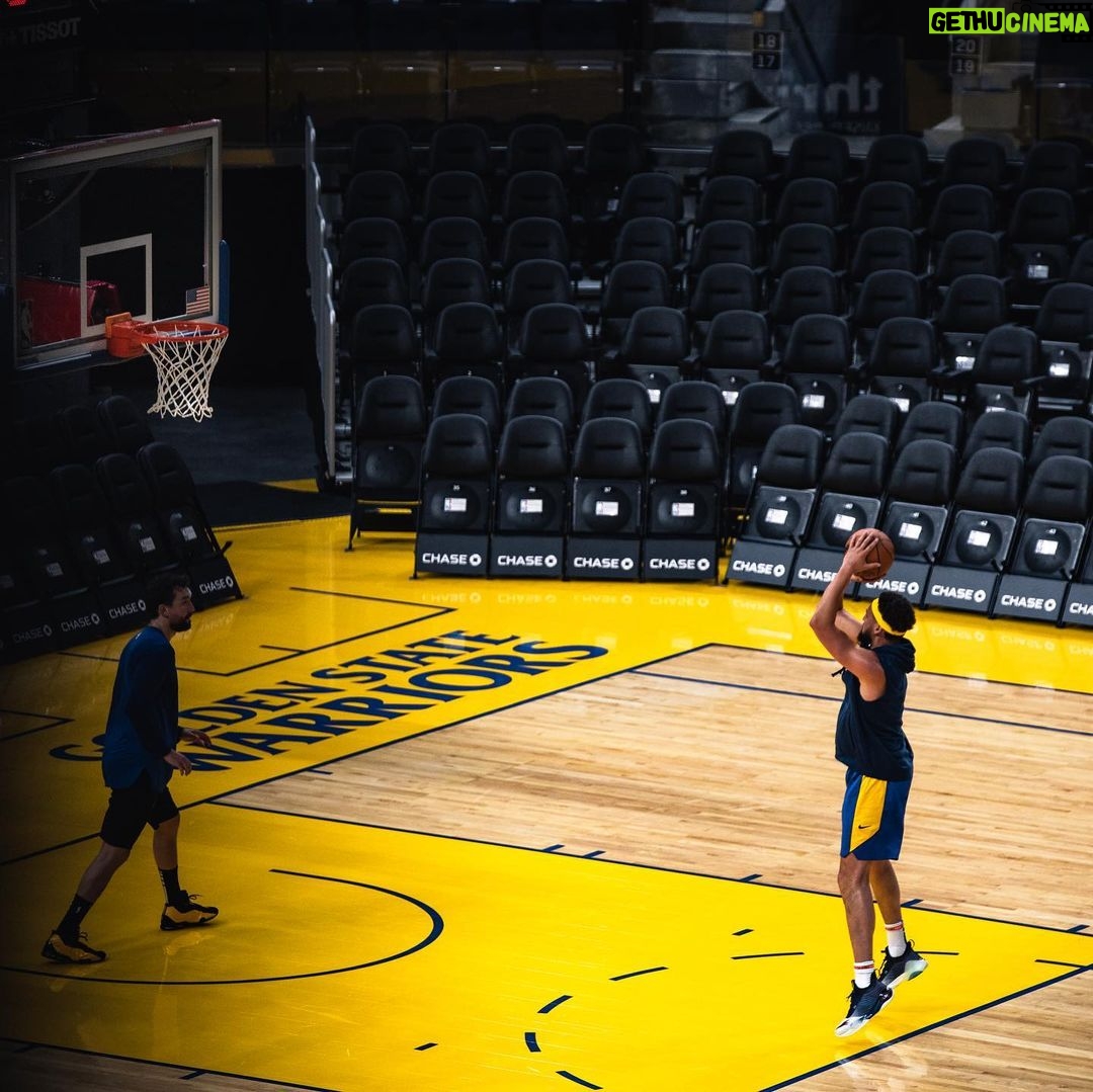 Klay Thompson - 791.9K Likes - DubNation , I still have a really long , long , LOOOONG way to go . But my goodness, it felt so dang good to get up and down and see the ball go thru the net . Can’t wait to burn em down next year 👌🏽 💦 🔥 !! Big milestone for me this week #jackiemoon #wetfire 📸 @thepeopleloveit