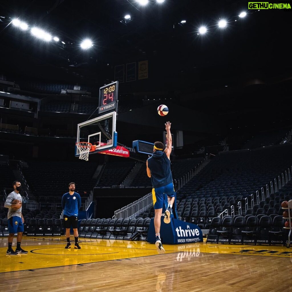 Klay Thompson Instagram - DubNation , I still have a really long , long , LOOOONG way to go . But my goodness, it felt so dang good to get up and down and see the ball go thru the net . Can’t wait to burn em down next year 👌🏽 💦 🔥 !! Big milestone for me this week #jackiemoon #wetfire 📸 @thepeopleloveit Chase Center