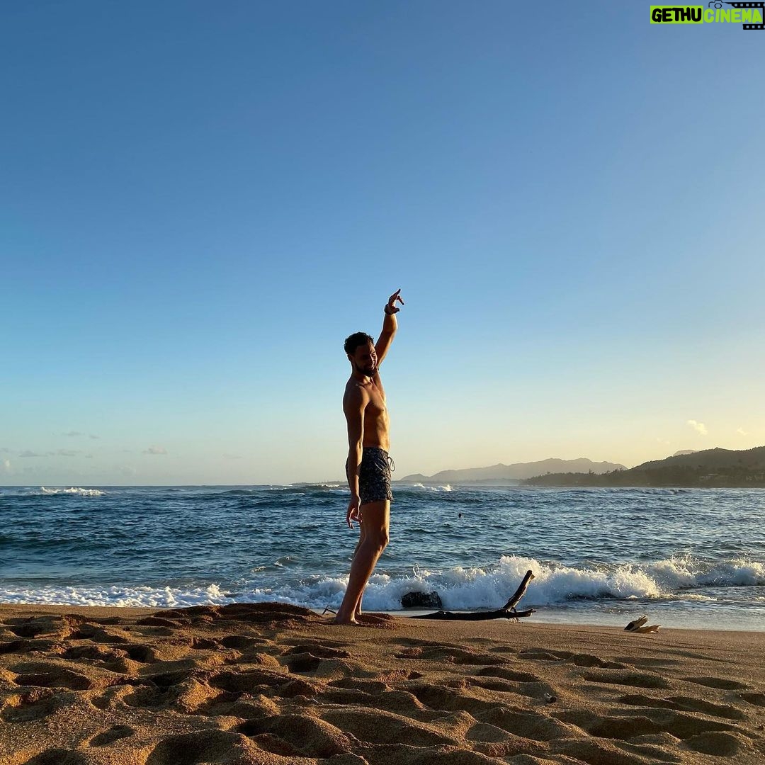 Klay Thompson - 423.5K Likes - A nice socially distant stretch and some fresh air is a daily necessity #GKO #thisis30