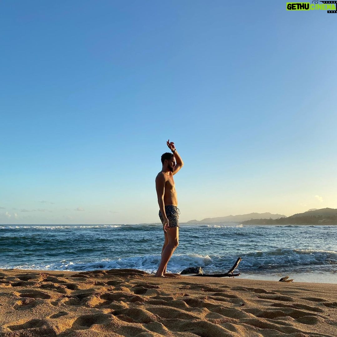 Klay Thompson - 423.5K Likes - A nice socially distant stretch and some fresh air is a daily necessity #GKO #thisis30