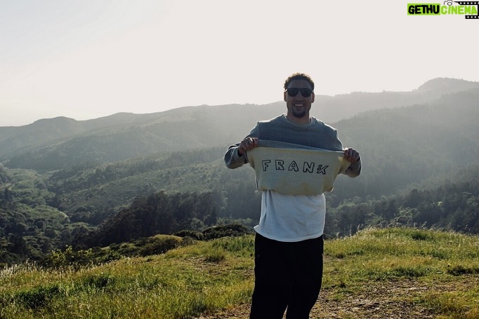 Klay Thompson Instagram - Always hold your follow thru 👌🏽 #GKO #actuallythisisfranksshirt