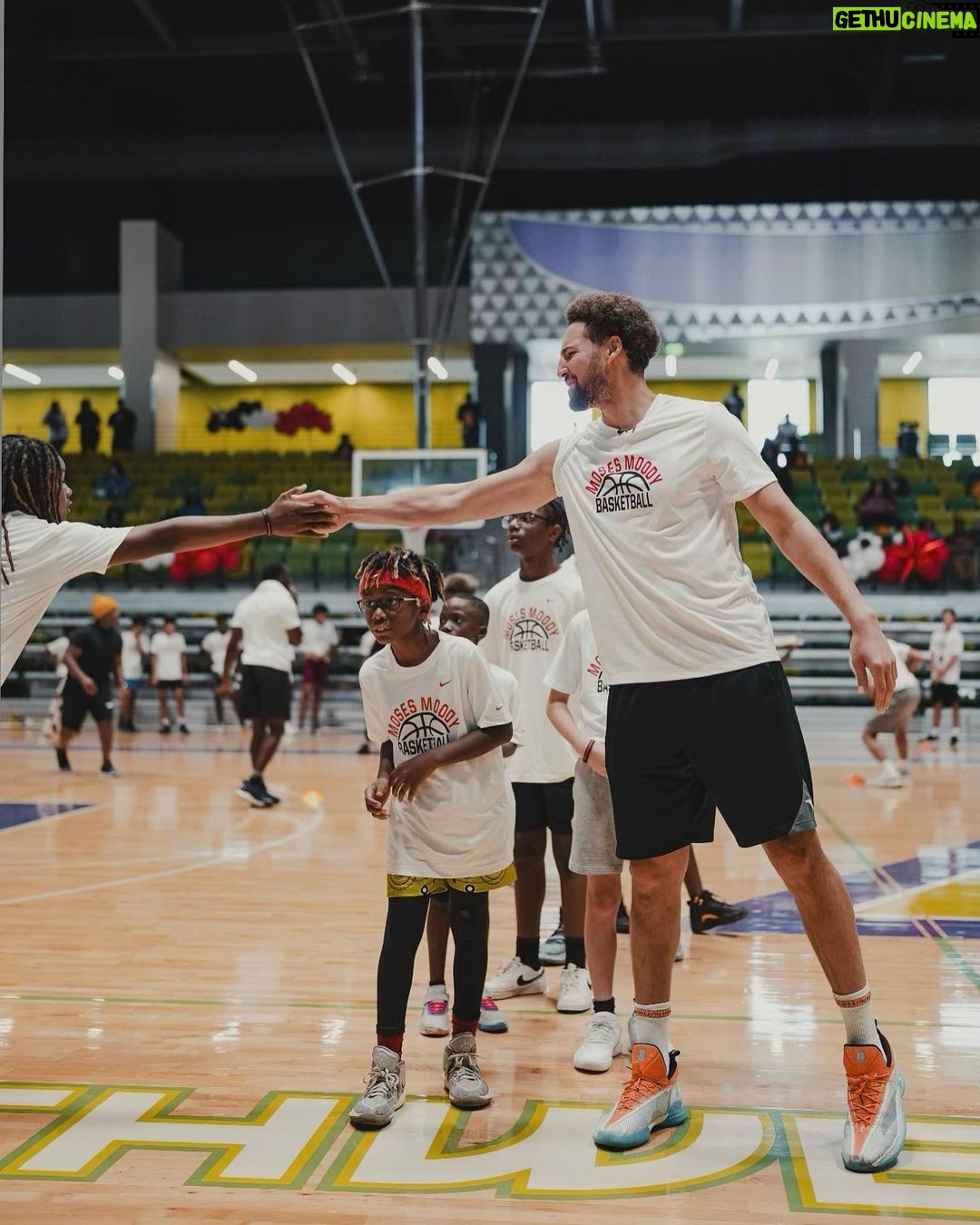 Klay Thompson Instagram - The people’s champ @mosesmoody . Thank you to the Moody family for having me at camp. That was a blast ! #proudvet Little Rock, Arkansas