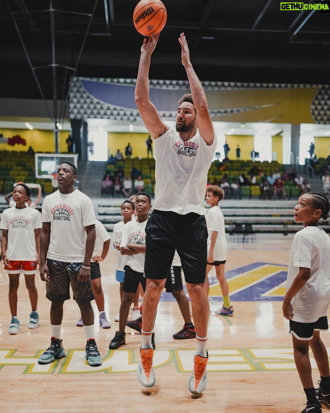 Klay Thompson Instagram - The people’s champ @mosesmoody . Thank you to the Moody family for having me at camp. That was a blast ! #proudvet Little Rock, Arkansas