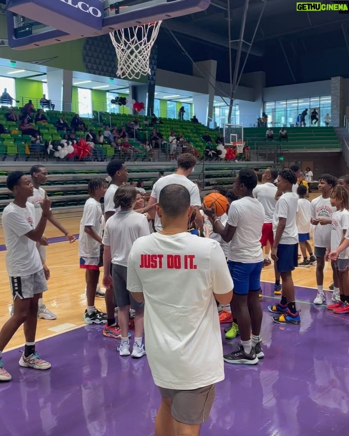 Klay Thompson Instagram - The people’s champ @mosesmoody . Thank you to the Moody family for having me at camp. That was a blast ! #proudvet Little Rock, Arkansas