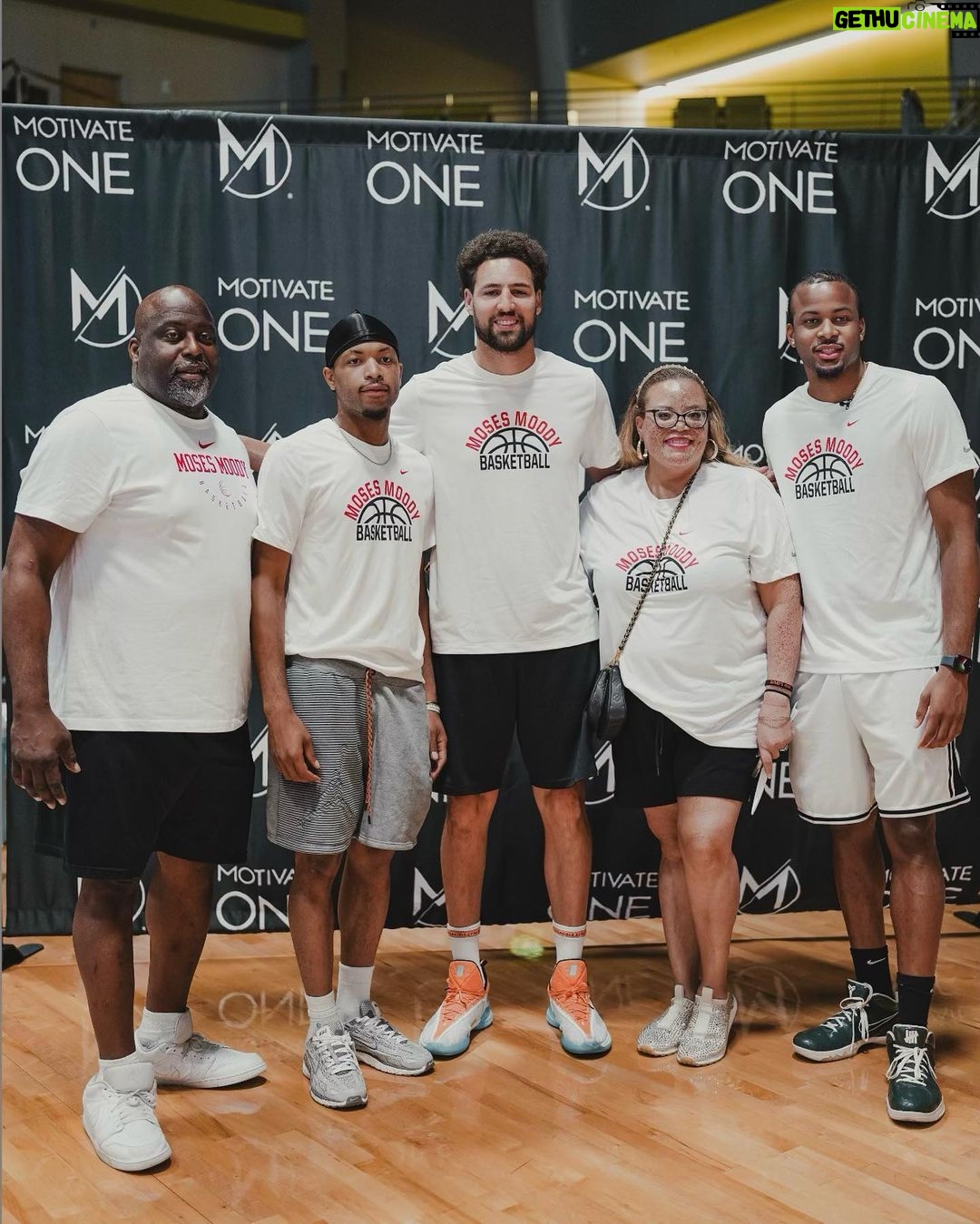 Klay Thompson Instagram - The people’s champ @mosesmoody . Thank you to the Moody family for having me at camp. That was a blast ! #proudvet Little Rock, Arkansas