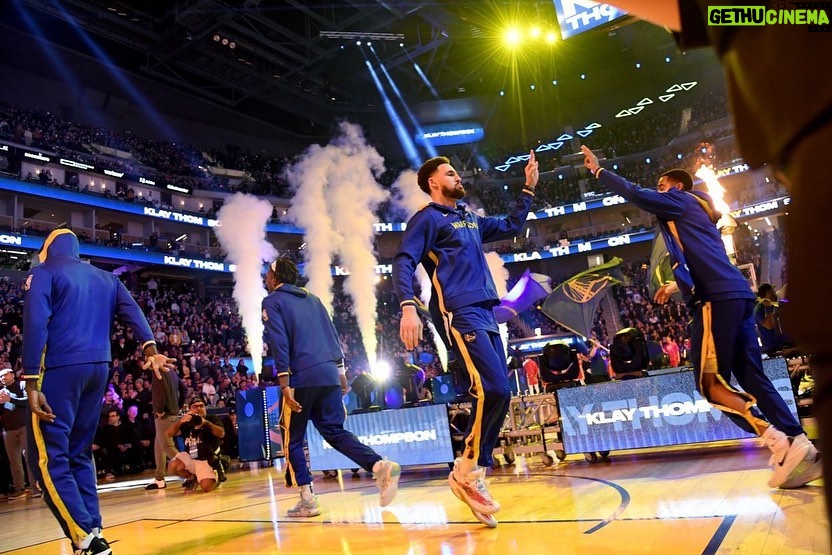 Klay Thompson Instagram - The Koi fish bring peace and prosperity to the world ☮️✨