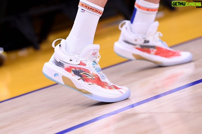 Klay Thompson Instagram - The Koi fish bring peace and prosperity to the world ☮️✨