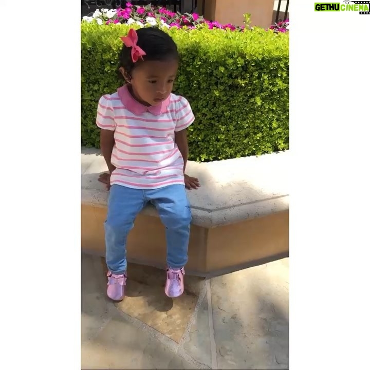 Kobe Bryant Instagram - Our lil baby B.B. ❤️singing #lillyslemonade by from #thepunies with me #Ilovesugar #20months http://bit.ly/ThePunies or click link in bio