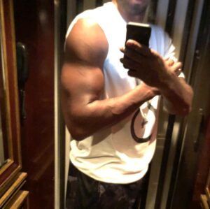 Kobe Bryant Instagram - 40 my ass. LoL joking aside thank you everyone for the love and  birthday wishes. Let’s try and make the next 10yrs better than the last. #dadbod #mamba40 #mambaout