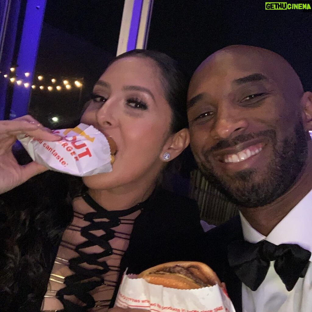 Kobe Bryant Instagram - This time last year we were celebrating an #Oscar win. This year at the Vanity Fair party we are enjoying our burgers while celebrating this year’s Oscar winners