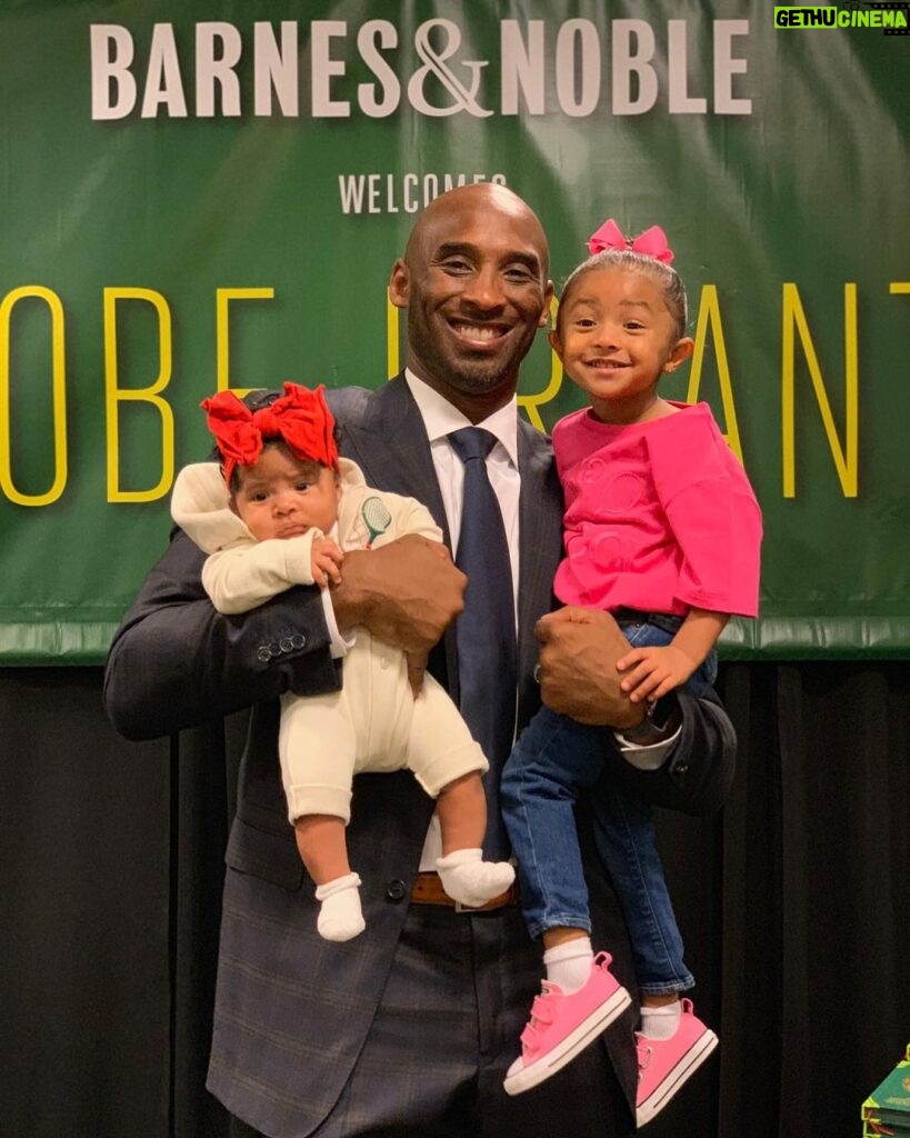 Kobe Bryant Instagram - @vanessabryant surprised me by bringing our two little babies B.B and KoKo to my @granity book signing of #legacyandthequeen at @barnesandnoble ❤️❤️