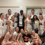 Kobe Bryant Instagram - We took a trip to #cashmere today to watch @haileyvanlith11 hoop and she and her teammates put on a show! Can’t wait to watch her play next season @uoflwbb