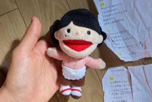 Koharu Sugawara Instagram - 喜劇

あれこれ考えましたが、結局シンプルなぶつかり合いは最高に幸せだと思い
日常が一番幸せ
日常が一番スペシャル
日常が一番一生

を踊りにできたらいいなと思って作りました

きっとずっと特別な曲を託してくださった星野源さん
大ファンファンになりました　
お人形をもってライブに行こうと心に決めました。
おげんさんと一緒という全部のことを、強い芯でまもって繋いでる姿が本当にかっこよがった

だいちくんはやっぱりずっと凄い人です。
こうやってたまに会って特に特別な事は話さないけど、踊ったら一瞬で何か全部わかったような気がしてしまうのは
だいちくんの優しさと改めて実感してます。

3年前に色々あって落ちてたときに
この番組を見せてくれていつかこの空間にいたいねって笑いあったリオありがとう

楽しかったです

またいつか
おげんさんファミリーにあえますように🐭