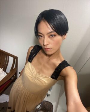 Koharu Sugawara Instagram - ボーッとしてる顔をピカピカにしてくれたり
ボサボサの髪をサラサラにしてくれたり落としたパンツを拾ってくれたり
どうでもいい話ばっかりしてくれたり

一緒に血となり肉となりしてくれたマイファミリーに

いつもありがとう

Make @sadaito 
Hair @shotaro.ao 
Styling @takayanoshare 
Dance Assist 
@takanakario 
@miko_nakajima 
@na.go.mi.25 

特別なおめしもの

GUCCI LOVE PARADE @gucci