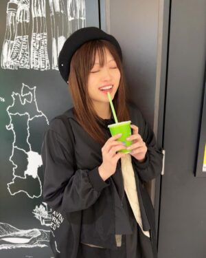 Konomi Suzuki Instagram - 『She is Legend Live Tour 2023 #ExtremeFlag 』
ツアー折り返し地点は仙台🛬有難うございました！

過去最大の接近戦は、汗だく公演！とにかく皆んなの顔がよく見えて、受け取るパワーが沢山だった！

ツアーっていいなぁ✨🌱

来週は韓国で初ワンマンです。えいやそりゃって気合い出します🤜

#ヘブバン  #シーレジェ #鈴木このみ #ずんだシェイク #飲んで帰りました #とろける〜🤤