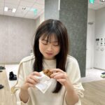 Konomi Suzuki Instagram - メリークリスマス🎄といえば、チキン🍗 明日FC配信20:00から、楽しみだよ〜！ 何着ていこうかしら…。