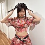 Konomi Suzuki Instagram - 「鈴木このみ ALL REQUEST LIVE!!!」東京公演🗼 FCこのまにあの皆んな、有難う🚩 ライブを取り戻した！使い果たした！ 今回は初めての試みで、皆んなの投票でセトリが決まるライブだったのだけど、こんなセトリを考えてくるこのまにあ、恐ろしい子。 でもライブ中の私たちはもっと恐ろしく素晴らしいのでは🔥なんて思ったりしました。 そしてなんと。 伊東歌詞太郎さんがサプライズで来てくれました！ 本当に知らなくてびっくり！ 人間って驚きが最大になると逃げたくなるんだなぁ。壁に衝突しました😂 「メロディックロードムービー」 ロングトーン＆音域バトル、果てしなくて骨折れかけました。 偉大なボーカリストです。最高に楽しかった〜！！！ 私もいつでも歌いに駆けつけます。 そしてFCライブは大阪に続く。待ってて大阪🐙 #このみんリクエスト #実はライブが終わってから #FCチームからまだサプライズが🎂 #ケーキ美味しくて #落っこちた頬をずっと探しています #皆んなのおかげで #幸せな創立記念日です #ありがとう、これからもよろしく！