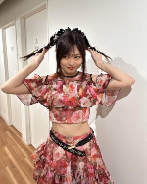 Konomi Suzuki Instagram - 「鈴木このみ ALL REQUEST LIVE!!!」東京公演🗼
FCこのまにあの皆んな、有難う🚩

ライブを取り戻した！使い果たした！
今回は初めての試みで、皆んなの投票でセトリが決まるライブだったのだけど、こんなセトリを考えてくるこのまにあ、恐ろしい子。
でもライブ中の私たちはもっと恐ろしく素晴らしいのでは🔥なんて思ったりしました。

そしてなんと。
伊東歌詞太郎さんがサプライズで来てくれました！

本当に知らなくてびっくり！
人間って驚きが最大になると逃げたくなるんだなぁ。壁に衝突しました😂

「メロディックロードムービー」
ロングトーン＆音域バトル、果てしなくて骨折れかけました。
偉大なボーカリストです。最高に楽しかった〜！！！

私もいつでも歌いに駆けつけます。

そしてFCライブは大阪に続く。待ってて大阪🐙

#このみんリクエスト
#実はライブが終わってから
#FCチームからまだサプライズが🎂
#ケーキ美味しくて
#落っこちた頬をずっと探しています
#皆んなのおかげで
#幸せな創立記念日です
#ありがとう、これからもよろしく！
