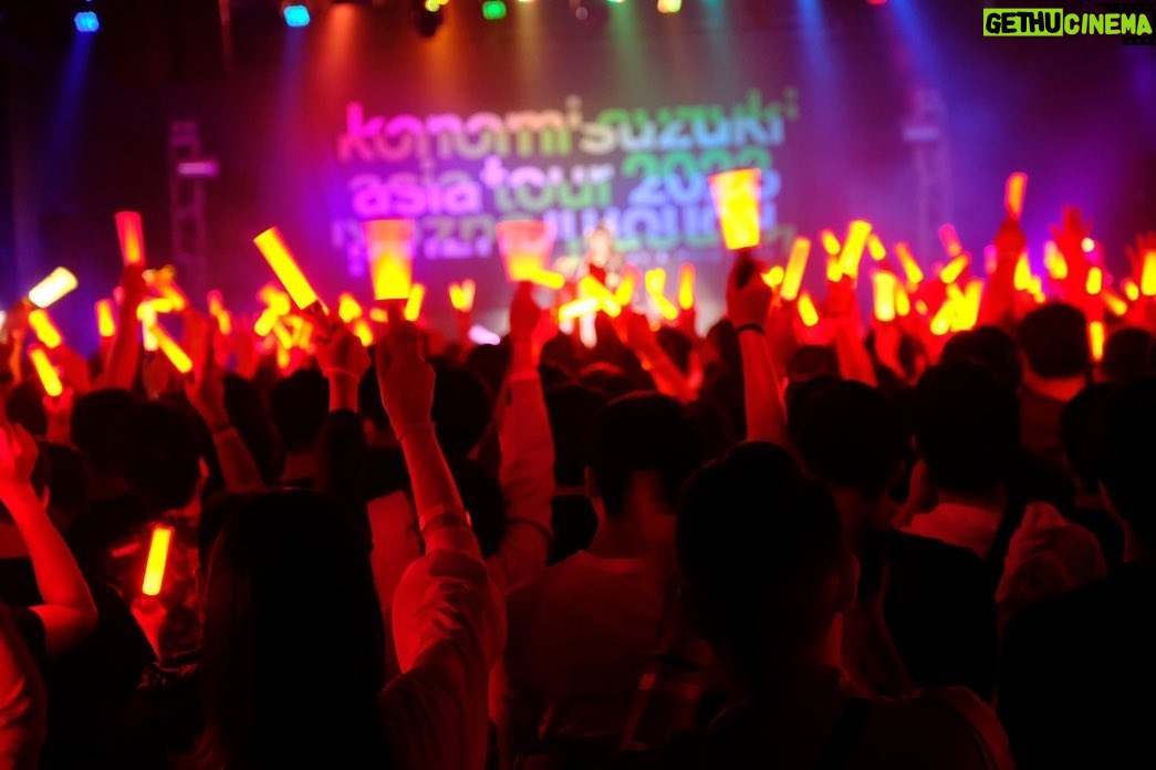 Konomi Suzuki Instagram - 思い出🇭🇰 集合写真撮影:ビリー ライブ写真撮影:若林豪 blog▶︎「アジアツアー香港公演!!!」 https://lineblog.me/suzukikonomi/archives/13322568.html ストリーミングはこちら🎧 https://open.spotify.com/artist/3O0kLS5sLZ41XZRxjBKmLF?si=WcOfZoaMQFiPt5ESu-ED8g https://music.apple.com/jp/artist//524306307