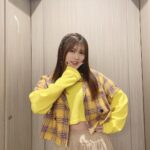 Konomi Suzuki Instagram - 衣装その1。 ハーフアニバーサリーでも着用していたので、安心と心強さをもらえる衣装です✨ フードを被るとカレンちゃんモードになれます😈 #ヘブバン #ヘブバンライブ