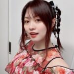 Konomi Suzuki Instagram - FC限定『鈴木このみ ALL REQUEST LIVE!!!』 涼しげ衣装でした🧜‍♀️✨ 普段はライブテーマがあるから楽曲や世界観ありきで相談して決めていくんだけど、 今回はFCの皆んながセトリを決めるライブでテーマが自由だったので、思い切って甘い衣装を作っていただきました✨👗 #このみんリクエスト #いつも試着してみて #動きやすさも見ながらサイズ調整していくんだけど #最近スタイリストさん #1回目の試着でぴったりなんです #すごいなー #こわいなーこわいなー #髪型も気付けばふりふりと #東京公演はツイン #なんだかラッピングされてる気分になりました🎁☺️✨