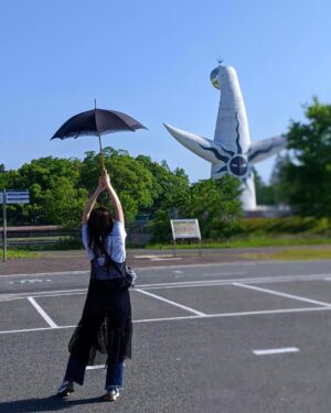 Konomi Suzuki Instagram - 大阪ただいま🐙

#万博公園
#バラ園と日本庭園
#太陽の塔の裏側
#初めて見た🌞
#涼んでいこう〜