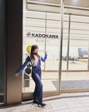 Konomi Suzuki Instagram - 11周年のお祝い、沢山ありがとう🌸✨

そんな今日はKADOKAWA会議室から緊急生配信。
ライブを1本増やすことに決めました！！！！！

7月16日(日) 東京・新宿ReNY
「鈴木このみ Standing Live 2023 〜RESPONSE〜」
チケットは社名にちなんで、1150円🎫

同日開催のCALL公演はSOLD OUT、ライブを求めてくれたことが本当に嬉しくて。

そしてとっても良いライブになると思うので、なるべく沢山の方にその場で感じてほしいな…と私から皆んなへRESPONSEの場所を作ることにしました。

今日まで色々せめぎ合いながらも、いつも快く受け入れて下さるスタッフの皆様に感謝です。
即日発表、緊張した😂

Non Stop Live、歌い続ける20分。
鈴木このみのライブを色んな人に体感して欲しいです。

詳細は後日！お楽しみに🥰✨