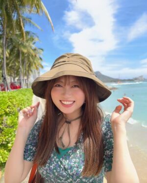 Konomi Suzuki Instagram - 日本に帰ってきました🇯🇵

ハワイの皆んな、最高の思い出を有難う！
ホノルルは人も景色も穏やかで、心が洗われる街でした🌴またいつか。

Thanks for the full house at Kawaiikon!!!
For my first concert in Hawaii, the view from the stage was amazing!

I hope to see you all again soon!
Mahalo🌺

#鈴木このみ #ライブ #japan 
#anime #animation 
#kawaiikon #KawaiiKon2023
#Hawaii #honolulu #waikiki