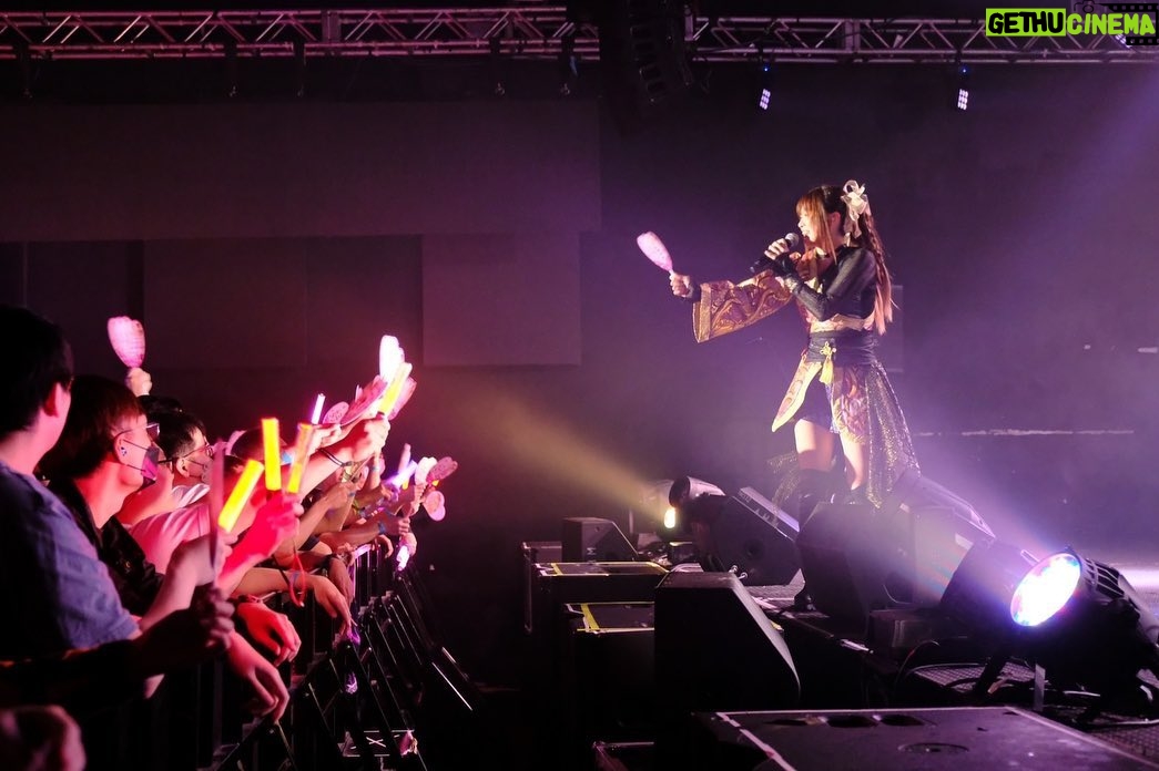 Konomi Suzuki Instagram - 思い出🇭🇰 集合写真撮影:ビリー ライブ写真撮影:若林豪 blog▶︎「アジアツアー香港公演!!!」 https://lineblog.me/suzukikonomi/archives/13322568.html ストリーミングはこちら🎧 https://open.spotify.com/artist/3O0kLS5sLZ41XZRxjBKmLF?si=WcOfZoaMQFiPt5ESu-ED8g https://music.apple.com/jp/artist//524306307