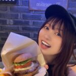 Konomi Suzuki Instagram - いよいよ明日。 「鈴木このみ Birthday Live 2023 〜CHEERS BURGER〜」 心よりお待ちしております❤️‍🔥🍔 #このみんバーガー