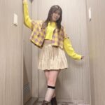 Konomi Suzuki Instagram - 衣装その1。 ハーフアニバーサリーでも着用していたので、安心と心強さをもらえる衣装です✨ フードを被るとカレンちゃんモードになれます😈 #ヘブバン #ヘブバンライブ