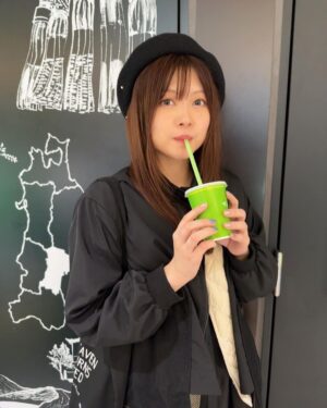 Konomi Suzuki Instagram - 『She is Legend Live Tour 2023 #ExtremeFlag 』
ツアー折り返し地点は仙台🛬有難うございました！

過去最大の接近戦は、汗だく公演！とにかく皆んなの顔がよく見えて、受け取るパワーが沢山だった！

ツアーっていいなぁ✨🌱

来週は韓国で初ワンマンです。えいやそりゃって気合い出します🤜

#ヘブバン  #シーレジェ #鈴木このみ #ずんだシェイク #飲んで帰りました #とろける〜🤤