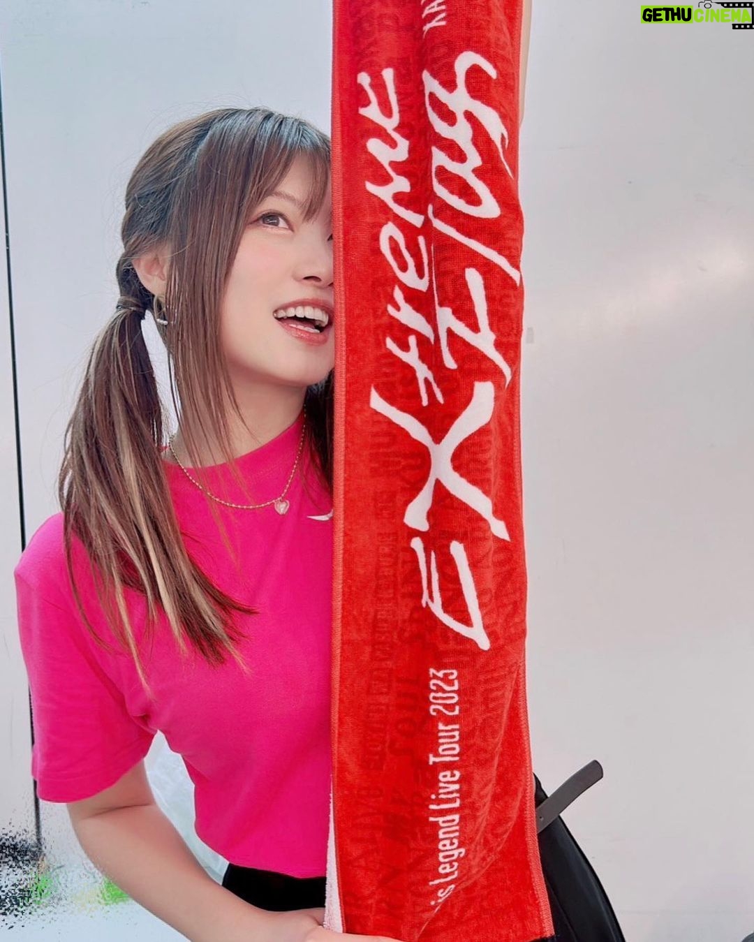 Konomi Suzuki Instagram - 『She is Legend Live Tour 2023 #ExtremeFlag 』 3本目は新宿公演! 初めてのツアーは一度きり。 ツアーが進む毎にそれを強く噛み締めています。嬉しさ楽しさと一緒に、少し名残惜しくなっていくのかも。 だから皆んなのこと、目一杯心に焼き付けていきます。有難うございました! このツアーでもっとレベルアップして東京に帰ってこよう。待っててーっ!!!🚩✨ #シーレジェ #ヘブバン