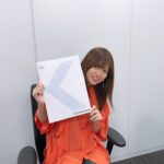 Konomi Suzuki Instagram - 最近の日々📔 10/25発売「頑張れと叫ぶたび」ジャケットチェックでした。少しずつ形になっていくのが愛おしいなぁ。 1「頑張れと叫ぶたび」(TV アニメ「 #ブルバスター 」EDテーマ) 作詞:鈴木このみ 作曲:渡辺 翔 編曲:岸田勇気 2「ギリギリトライ！」 作詞・作曲:草野華余子 編曲:eba 最大級のエールを込めて。2番以降もすっごく良いので聴いてもらえる日が待ち遠しいです。 #シーレジェ ツアーゲネリハが終わりました。日に日に差し入れに書かれたどうぞがパワーアップしていく😂毎日優しさに包まれながら歌っています。 明後日大阪から遂に全国ツアースタート🐙よろしゅうに〜！ 最後は #アニサマ 時に兄からもらった差し入れ🤤 毎週のようにアニサマ本当にあるよね？と連絡きてました。なんでか私より緊張してそうだった😂 兄にステージを見せるのは気恥ずかしいので、アニサマだけです。今年の夏も思い出が沢山なので、改めてブログに書きたいな！ツアーから帰宅したら書きます。この夏のこと。