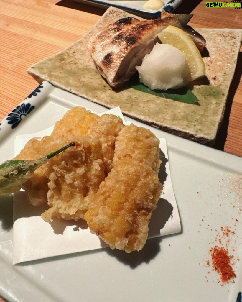 Konomi Suzuki Instagram - 今年もまた京都に来られて嬉しい！ ホッとする美味しい食べ物と、日本の美しい景色と、柔らかい心があって、 そんな京都が大好きです🍁✨ 明日はいよいよ #京プレ ⛩️ 国内は年内ラスト歌唱になります！ どうぞよろしくお願いします。 #京都といえばこれ #マールブランシュの #茶の菓 #お取り寄せするくらい大好き！ #袋がクリスマス仕様になってて可愛い…🎅✨