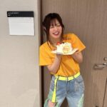 Konomi Suzuki Instagram - 「鈴木このみ Birthday Live 2023 〜CHEERS BURGER〜」 本当に本当に本当に！有難うございましたーーーーっ！！！ ああもう！涙も笑顔もまるっと見せちゃった。そんな今日が愛おしいのは、あなたがいるからです。いつも有難う。 次のスタンディングライブも心よりお待ちしております☺️チャキチャキ☺️ #このみんバーガー #ケーキを食べてますなう🍰 #胃ンスタグラム復活