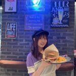 Konomi Suzuki Instagram - いよいよ明日。 「鈴木このみ Birthday Live 2023 〜CHEERS BURGER〜」 心よりお待ちしております❤️‍🔥🍔 #このみんバーガー