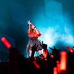 Konomi Suzuki Instagram - 昨日のライブ写真いただきました📸🎉✨ 「ヴァイスシュヴァルツ15周年記念ライブ」有難うございました！ 1.This game 2.blow out 3.Redo 本編のトリを務めさせていただきました。ステージをずっと観させてもらってたんですが、ずーっと熱々だった…！ 登場の時、歌い終わった時、MCの時、たくさんペンライト振ってくれて有難う！しっかり見えてました👀 フロアの呼び方も覚えたぞ。 15周年、改めて本当におめでとうございます。特別な日に歌を重ねさせてもらって、とても光栄です。 これからのヴァイスシュヴァルツも一緒に楽しもうね〜っ！ #ヴァイスシュヴァルツ #鈴木このみ #26歳ラスト歌唱でした🎤 #配信で観てくれた方も有難うー！