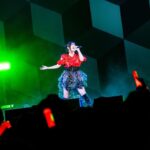 Konomi Suzuki Instagram - 昨日のライブ写真いただきました📸🎉✨ 「ヴァイスシュヴァルツ15周年記念ライブ」有難うございました！ 1.This game 2.blow out 3.Redo 本編のトリを務めさせていただきました。ステージをずっと観させてもらってたんですが、ずーっと熱々だった…！ 登場の時、歌い終わった時、MCの時、たくさんペンライト振ってくれて有難う！しっかり見えてました👀 フロアの呼び方も覚えたぞ。 15周年、改めて本当におめでとうございます。特別な日に歌を重ねさせてもらって、とても光栄です。 これからのヴァイスシュヴァルツも一緒に楽しもうね〜っ！ #ヴァイスシュヴァルツ #鈴木このみ #26歳ラスト歌唱でした🎤 #配信で観てくれた方も有難うー！