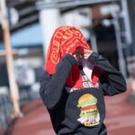 Konomi Suzuki Instagram - どのイベントでもすぐ見つけられそうなタオル👀 赤は私のラッキーカラー＆アーティストカラーでもあります❤️‍🔥 カーゴパンツはマーチンとの相性抜群🙆‍♀️中に紐がついてるから、細かなサイズ調整もばっちりです🙆‍♀️ 11月5日「鈴木このみ Birthday Live 2023 〜CHEERS BURGER〜」 グッズ事前通販は29日23:59まで⏰ https://www.rakuten.ne.jp/gold/geneless/feature/skm/skm-live.html photo by レーベルスタッフさん #このみんバーガー #ライブもうすぐだ…！