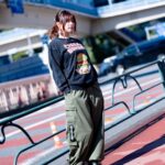 Konomi Suzuki Instagram - 本日のライブリハ終わったーっ！ ハードな内容なので、愛しきグッズを身に纏って気合い注入です💉 「鈴木このみ Birthday Live 2023 〜CHEERS BURGER〜」 グッズ事前通販は29日23:59までだよ〜！ https://www.rakuten.ne.jp/gold/geneless/feature/skm/skm-live.html TシャツとトレーナーはSサイズ、 カーゴパンツはMサイズ着用です。良かったら参考にどうぞ〜！ #このみんバーガー