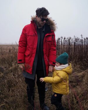 Konstantin Beloshapka Instagram - Так. По порядку. Говорят, наступил 2020, с чем категорически вас поздравляю. Между прочим есть мнение что новое десятилетие начнётся только с 2021. Но это не важно. Важно б вы вели себя хорошо.  Дальше. Говорят что на start уже есть 2 серии гранда. Но это не важно. Важно что по промокоду BELOSHAPKA их можно посмотреть совершенно бесплатно. 
Были ещё какие-то новости, но я забыл..
За фото спасибо @likastaya . Есть мнение что это очень перспективный молодой фотограф из Грузии. Чаще бывайте на природе. Ешьте больше овощей. Всегда ваш. До скорого!