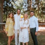 Konstantina Kommata Instagram - Πέμπτη 19 Μαΐου!!! Η βάπτιση της Ιωάννας και τα πρώτα μας γενέθλια! Μωρό μου πόσο ευλογημένοι είμαστε που σ’έχουμε ! Να ζήσεις Ιωαννακι μου να σκορπίζεις πάντα φως χαρά και αγάπη… Το χαμόγελο σου είναι η ευτυχία μας!! Ευχαριστούμε πολύ τους φίλους και συγγενείς μας που ήταν κοντά μας αυτή την τόσο ξεχωριστή μέρα για εμάς! Το μεγαλύτερο ευχαριστώ όμως πάει στους νονούς μας @eleninod @m_milonakis !! Αυτή η μέρα επισφράγισε για πάντα τη φιλία μας και μεγάλωσε την οικογένεια μας… σας λατρεύουμε!!! P.S Ευχαριστώ πολύ για τις όμορφες εορταστικές ευχες!! 🎉😜